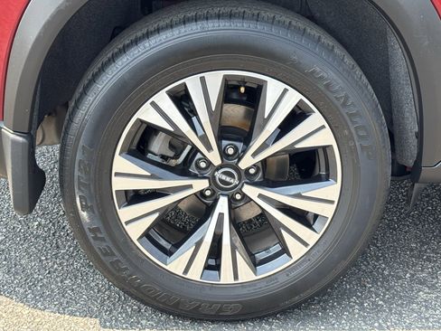 Used 2023 Nissan Rogue SV FWD image 9