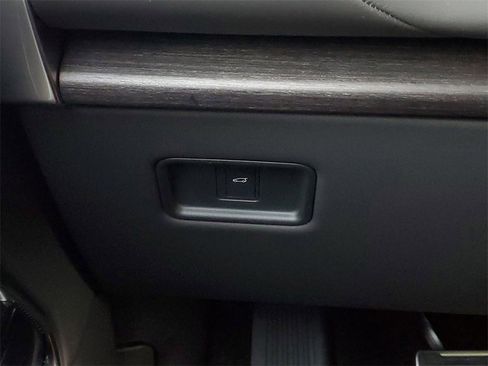 New 2025 Land Rover Range Rover SE image 15