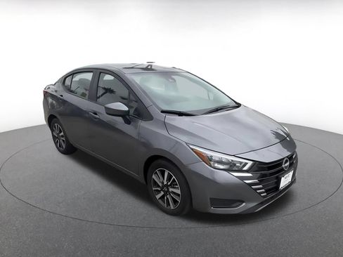 Used 2025 Nissan Versa SV FWD image 2
