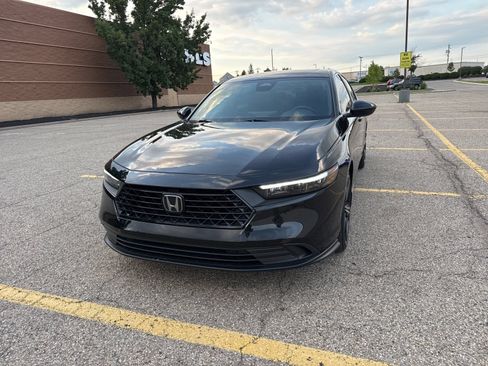 Used 2023 Honda Accord Sport image 9