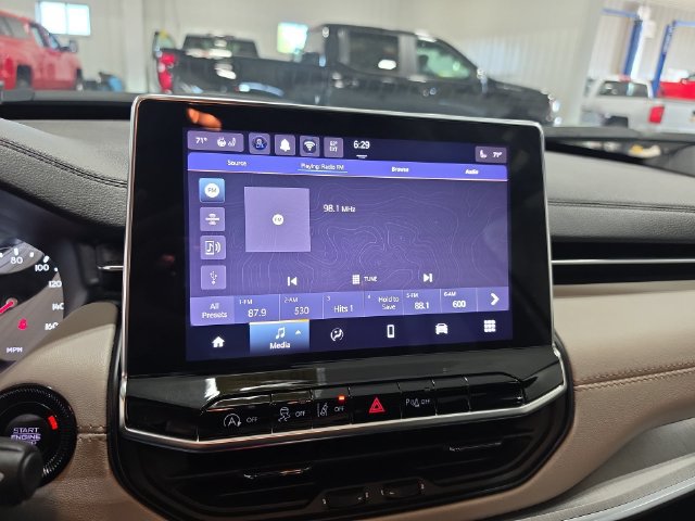 Used 2025 Jeep Compass Limited AWD/4WD image 13