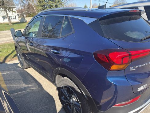 Used 2023 Buick Encore GX Select w/ Safety Package II image 2