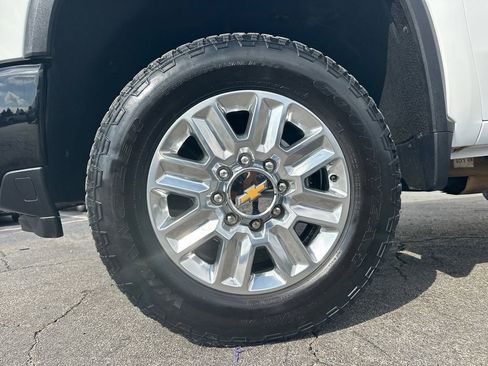 Used 2025 Chevrolet Silverado 2500 Custom w/ Custom Value Package image 12