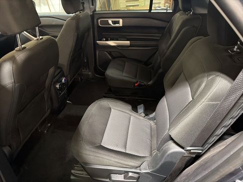 Used 2022 Ford Explorer XLT image 29