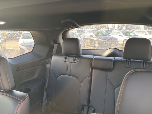 Used 2025 Honda Pilot TrailSport image 12