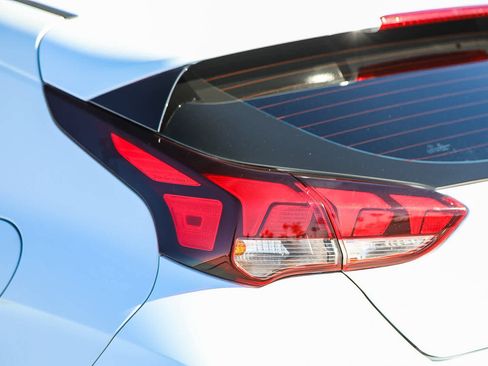 Used 2019 Hyundai Veloster 2.0 Premium image 9