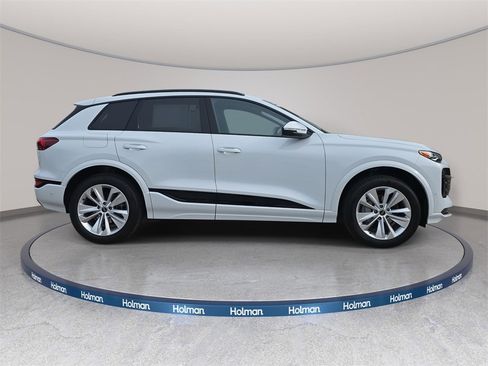 Certified 2025 Audi Q6 e-tron Premium w/ Convenience Package image 4