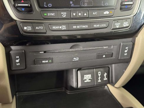 Used 2017 Honda Pilot Touring image 28