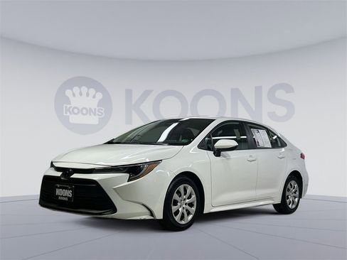 Used 2023 Toyota Corolla LE image 1