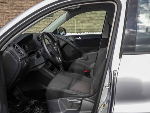 Used 2017 Volkswagen Tiguan Limited w/ Premium Package image 22