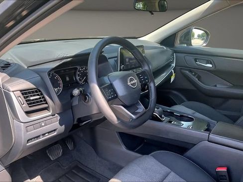 Certified 2026 Nissan Rogue SV FWD image 11