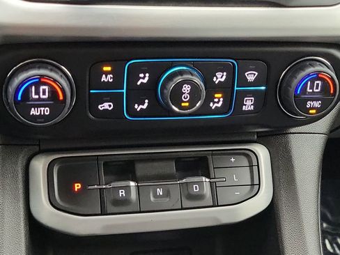 Certified 2023 GMC Acadia SLT AWD/4WD image 15