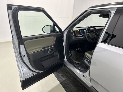 Used 2022 Rivian R1S Launch Edition image 16