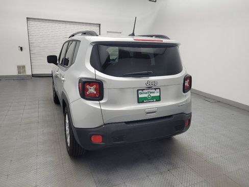 Used 2018 Jeep Renegade Latitude w/ Popular Equipment Group FWD image 6