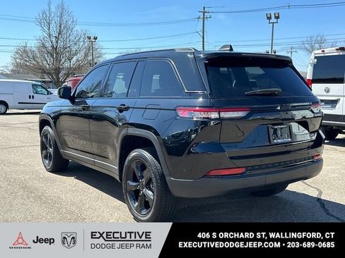 Used 2023 Jeep Grand Cherokee Altitude image 2