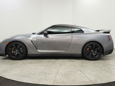 Used 2009 Nissan GT-R Premium AWD/4WD image 2