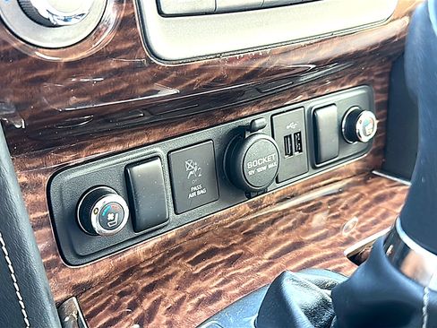 Used 2018 Nissan Armada Platinum RWD image 38