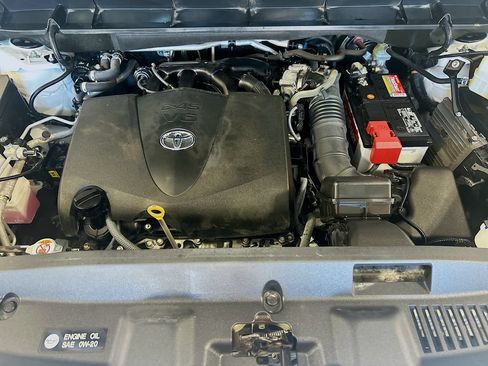 Used 2022 Toyota Highlander XSE FWD image 29