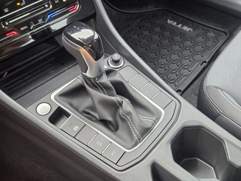 New 2026 Volkswagen Jetta SE FWD image 19