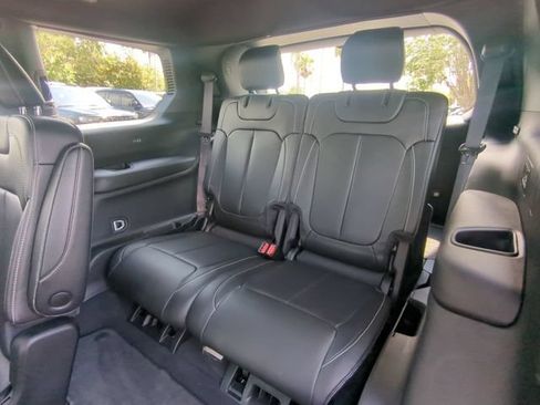 Used 2024 Jeep Grand Cherokee L Limited w/ Luxury Tech Group II AWD/4WD image 16