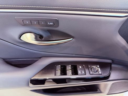Certified 2025 Lexus ES 350 w/ Premium Package image 18