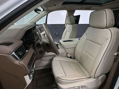 Used 2024 GMC Yukon XL Denali w/ Advanced Technology Package AWD/4WD image 29