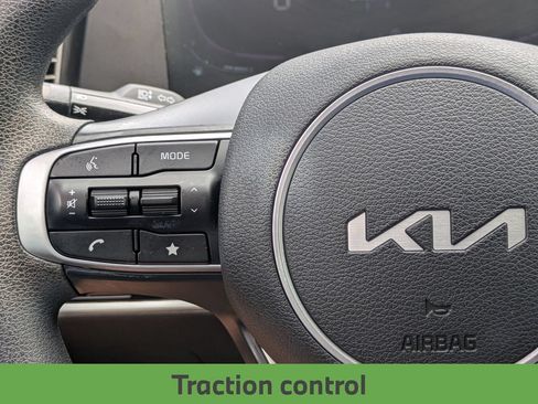 Used 2025 Kia Sportage LX FWD image 18
