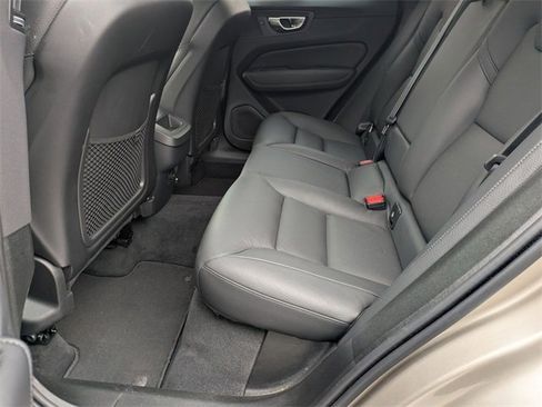 Used 2025 Volvo XC60 B5 Plus image 27
