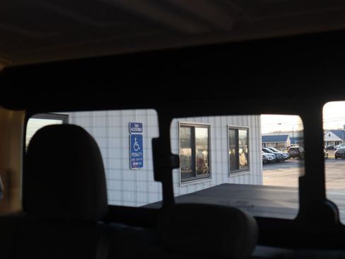 Used 2021 Jeep Gladiator Sport image 49