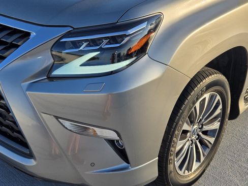 Used 2023 Lexus GX 460 Luxury w/ Accessory Package AWD/4WD image 9