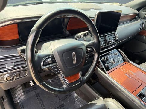 Used 2018 Lincoln Navigator Select AWD/4WD image 4