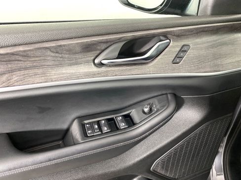 Used 2024 Jeep Grand Cherokee L Limited w/ Luxury Tech Group II AWD/4WD image 16