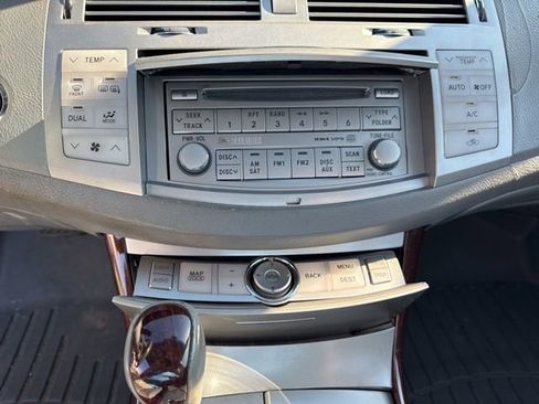 Used 2010 Toyota Avalon Limited FWD image 31