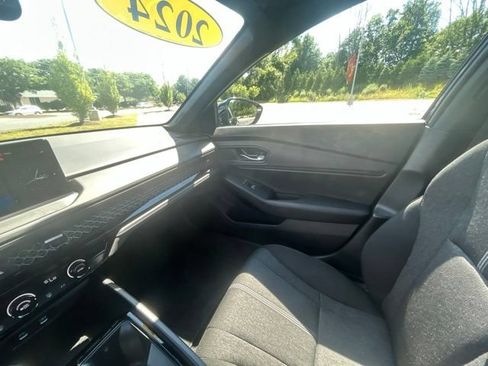 Used 2024 Honda Accord Sport image 15