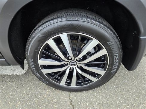 Used 2024 Nissan Pathfinder Platinum image 12