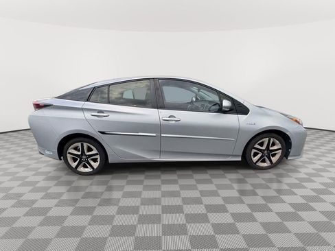 Used 2017 Toyota Prius Four Touring FWD image 7