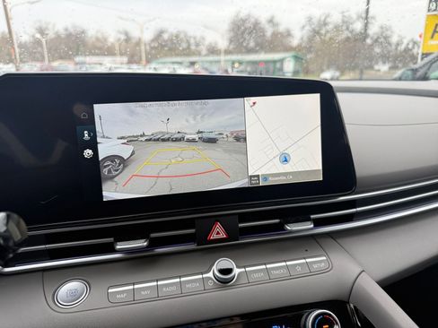 Used 2025 Hyundai Elantra SEL image 17