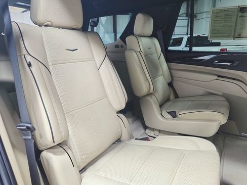 Used 2021 Cadillac Escalade Premium Luxury AWD/4WD image 52