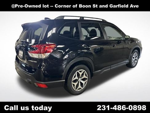 Used 2021 Subaru Forester Premium image 5