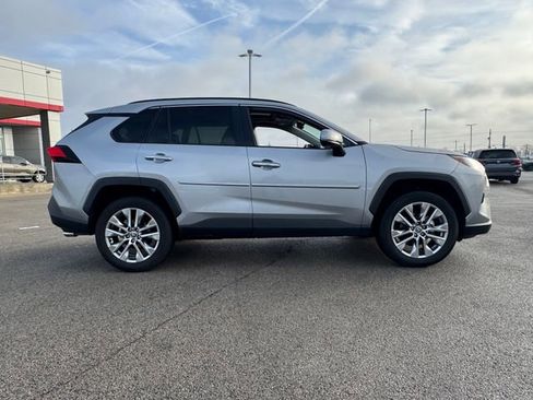 Used 2022 Toyota RAV4 Limited image 9