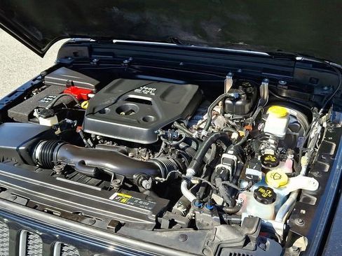 Used 2019 Jeep Wrangler Unlimited Sahara image 27