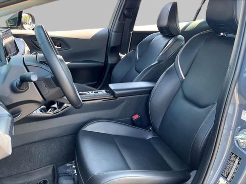Used 2024 Toyota Prius XLE FWD image 7