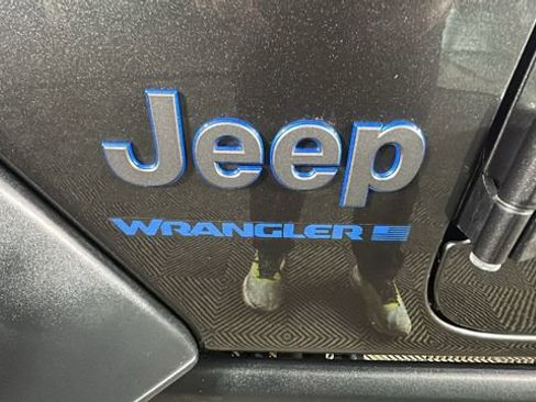 Used 2023 Jeep Wrangler Unlimited w/ Cold Weather Group AWD/4WD image 10