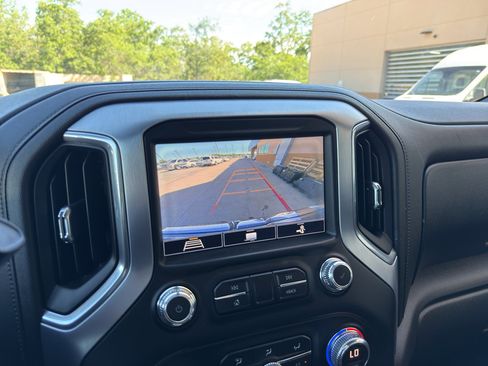 Used 2020 GMC Sierra 1500 SLT RWD image 17