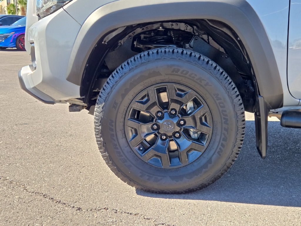 Used 2020 Toyota Tacoma TRD Off-Road w/ TRD Premium Off Road Package AWD/4WD image 9