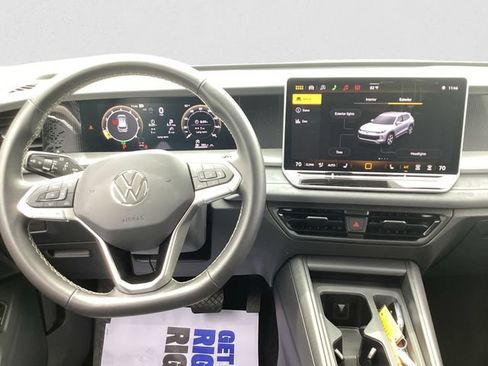 Used 2026 Volkswagen Tiguan SE AWD/4WD image 10