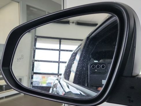 Used 2024 Toyota Tacoma Limited w/ Limited Package (LT) image 14