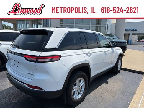 Used 2023 Jeep Grand Cherokee Laredo w/ Luxury Tech Group I AWD/4WD image 4