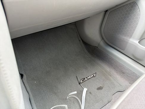 Used 2012 Toyota Camry XLE w/ Leather Pkg image 25