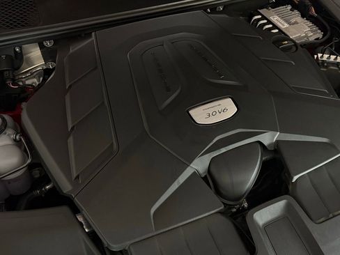 Used 2023 Porsche Cayenne AWD/4WD image 47